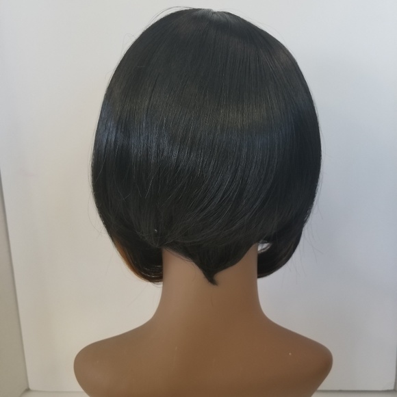 Sassy Black Synthetic Bob w/ Golden Highlights - Picture 5 of 5